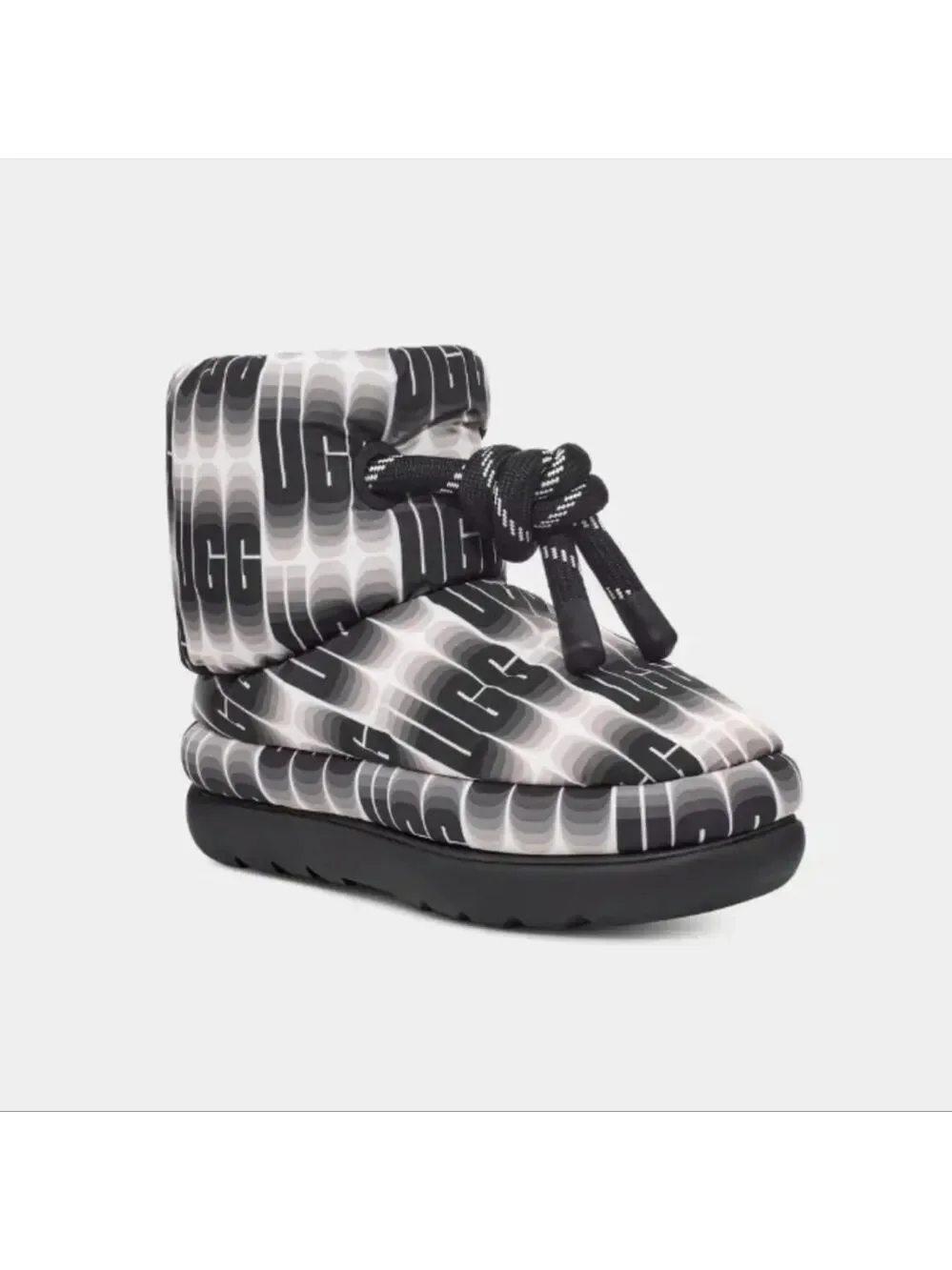 Ugg Classic Maxi Wavelength Short Black White Logo